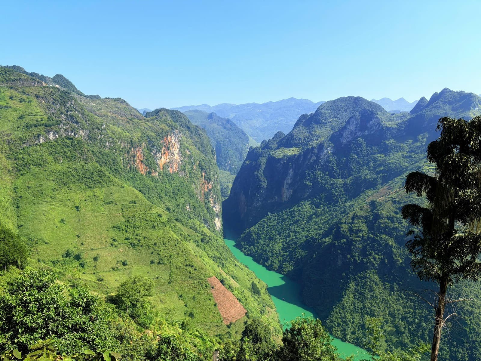 Mountain scenery on the Ha Giang Loop